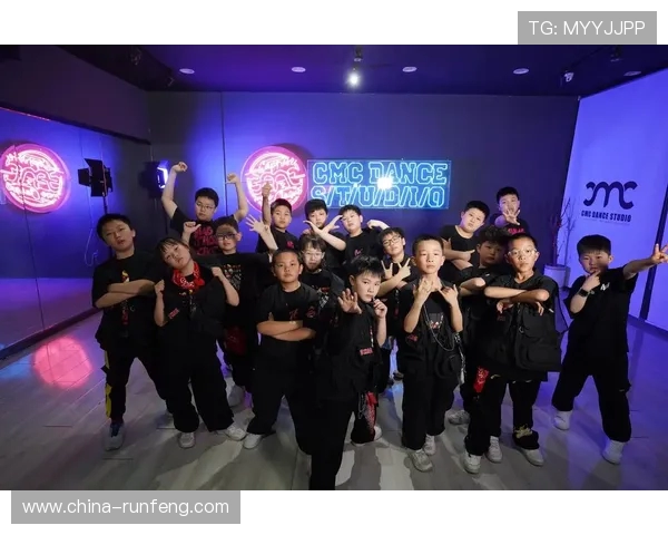 西安街舞队的阵地战揭秘：热潮背后的文化与竞争分析